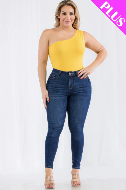 Plus size model wearing a yellow one-shoulder bodysuit paired with dark jeans from Loveitclothing.com.